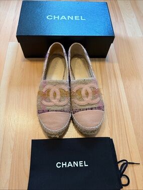 CHANEL Pink Multicolor Tweed Espadrilles with Pink Suede Cap Toe